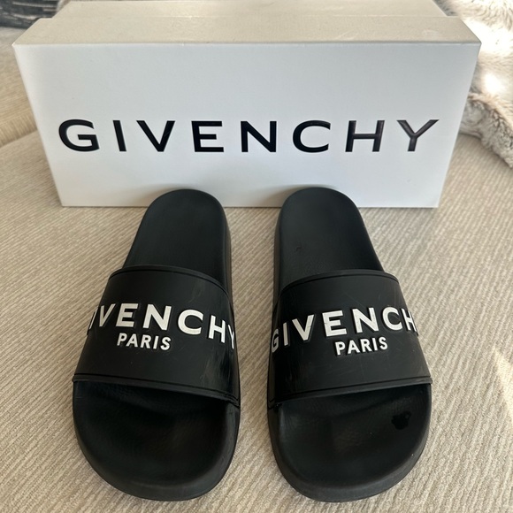 Size 7, black and white Givenchy women's slides - Picture 6 of 6
